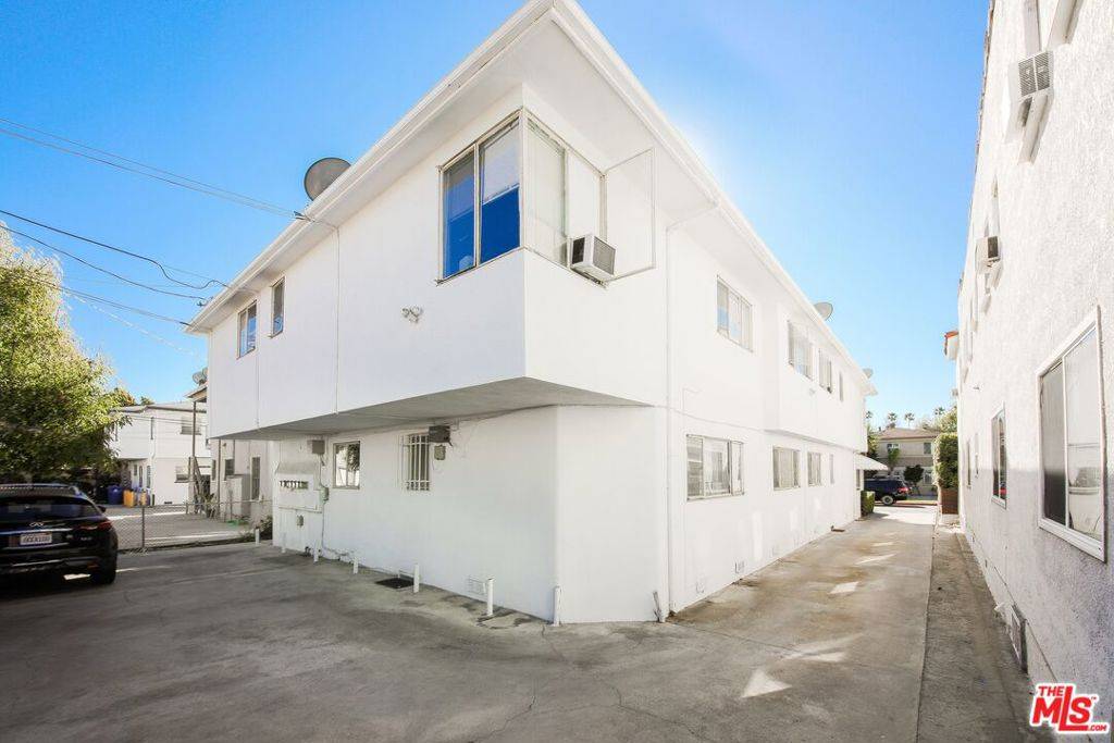 Los Angeles, CA 90035,8543 Cashio ST