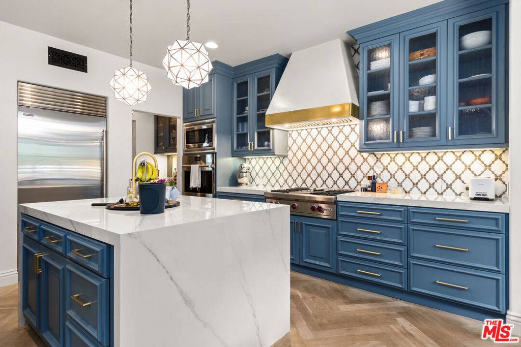 Pacific Palisades, CA 90272,906 Iliff ST