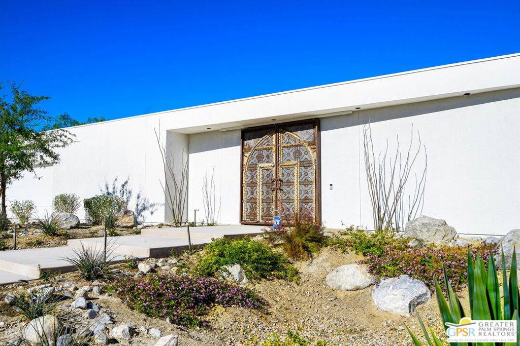 Palm Springs, CA 92262,400 W Santa Catalina RD