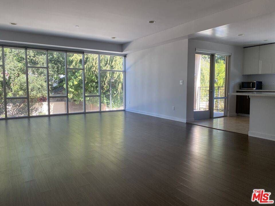 Altadena, CA 91001,1968 N Lake AVE #201