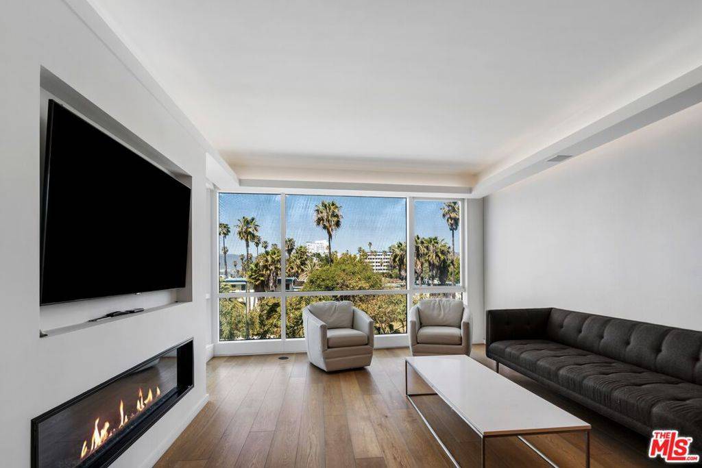 Santa Monica, CA 90401,1705 Ocean AVE #302