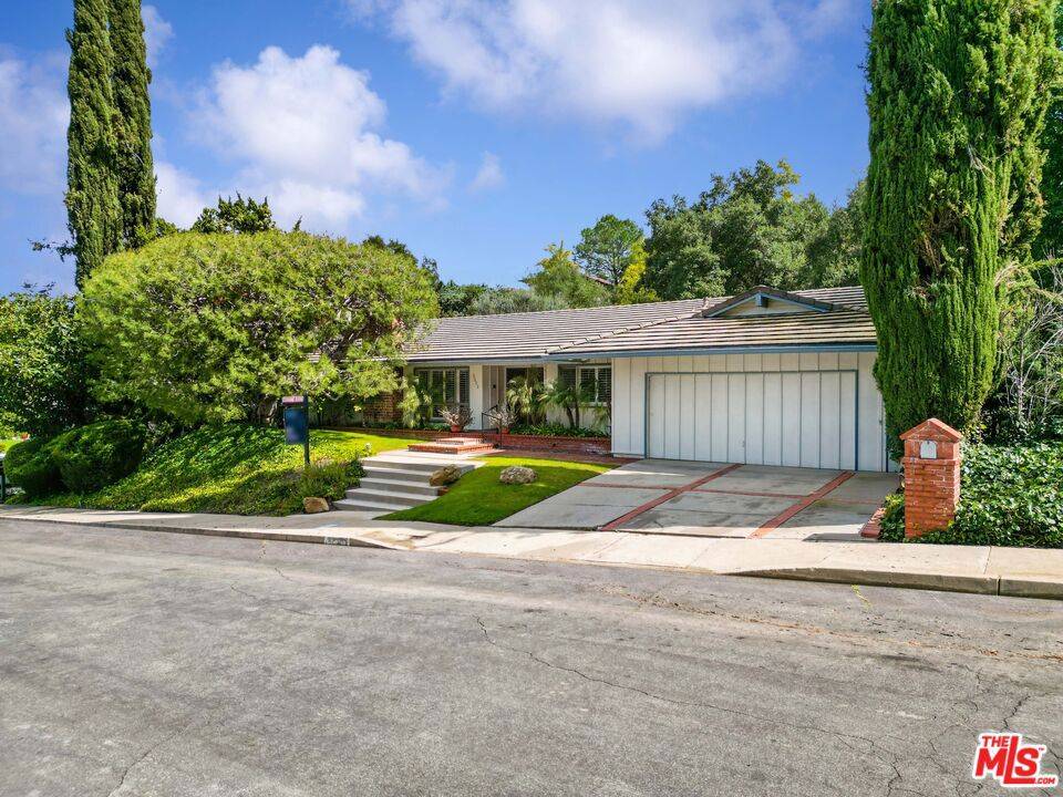 Encino, CA 91436,3522 Green Vista DR