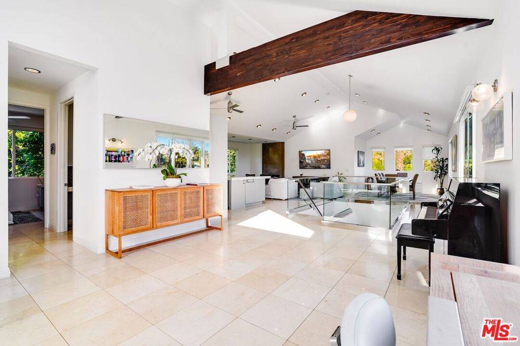 Malibu, CA 90265,28927 W Beach LN