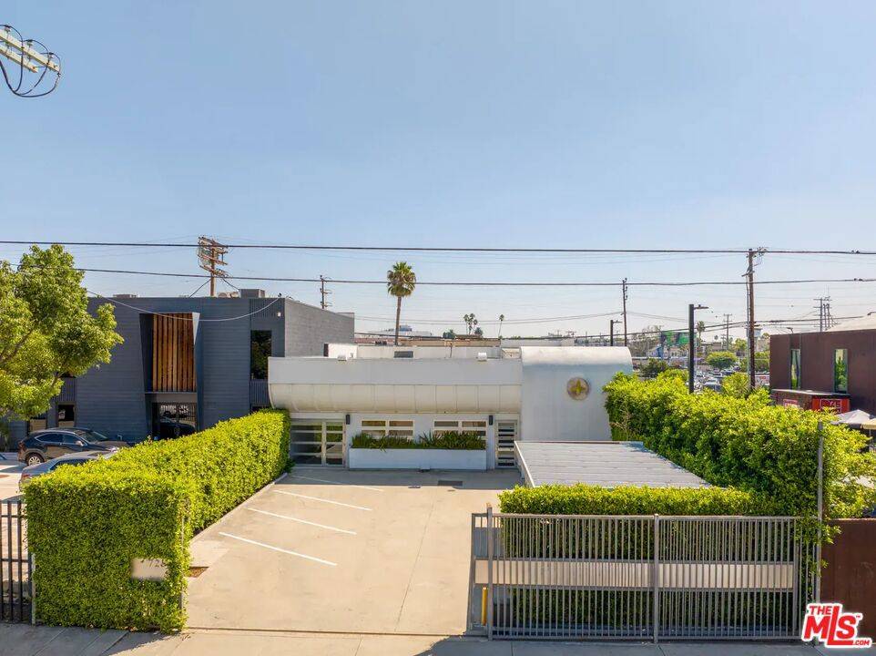 Los Angeles, CA 90038,726 N Cahuenga BLVD
