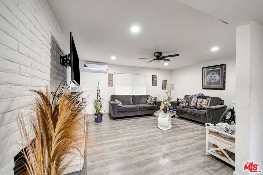 Huntington Park, CA 90255,2966 Clarendon AVE