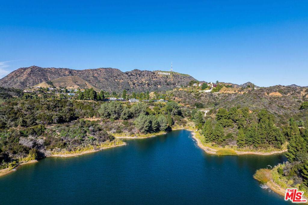 Los Angeles, CA 90068,6446 Innsdale DR