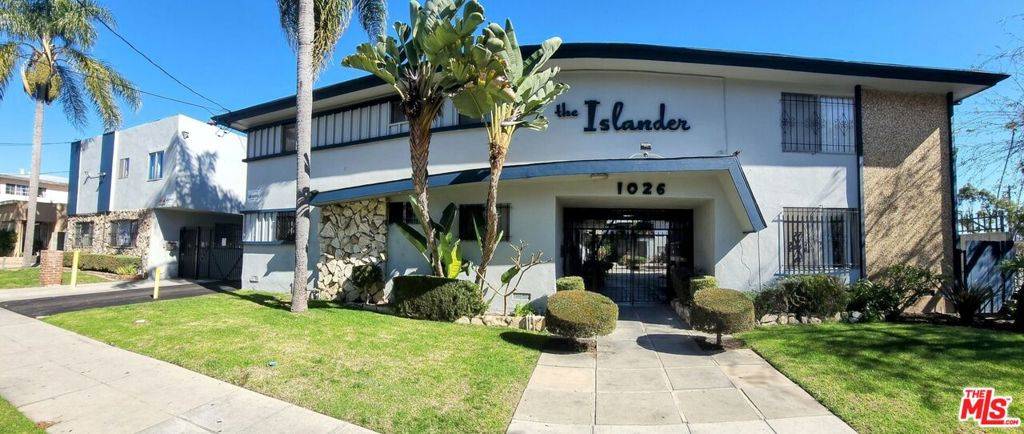 Inglewood, CA 90301,1026 S Flower ST