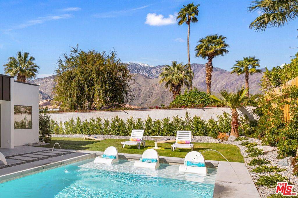 Palm Springs, CA 92262,1422 E Vista Chino