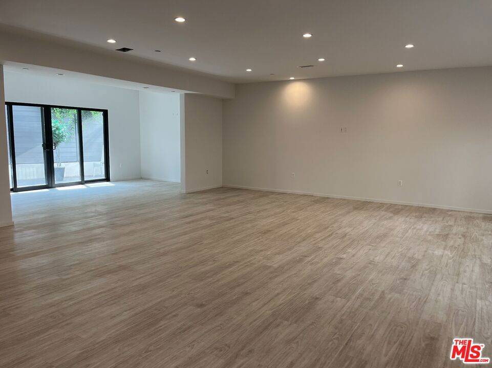 West Hollywood, CA 90069,913 Hilldale AVE #2