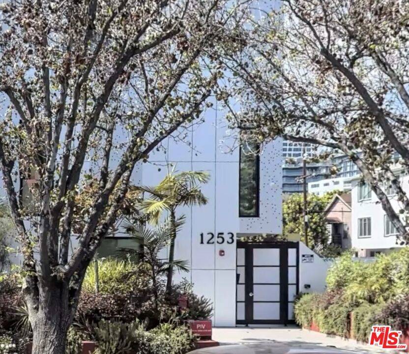 West Hollywood, CA 90069,1253 N Sweetzer AVE #3