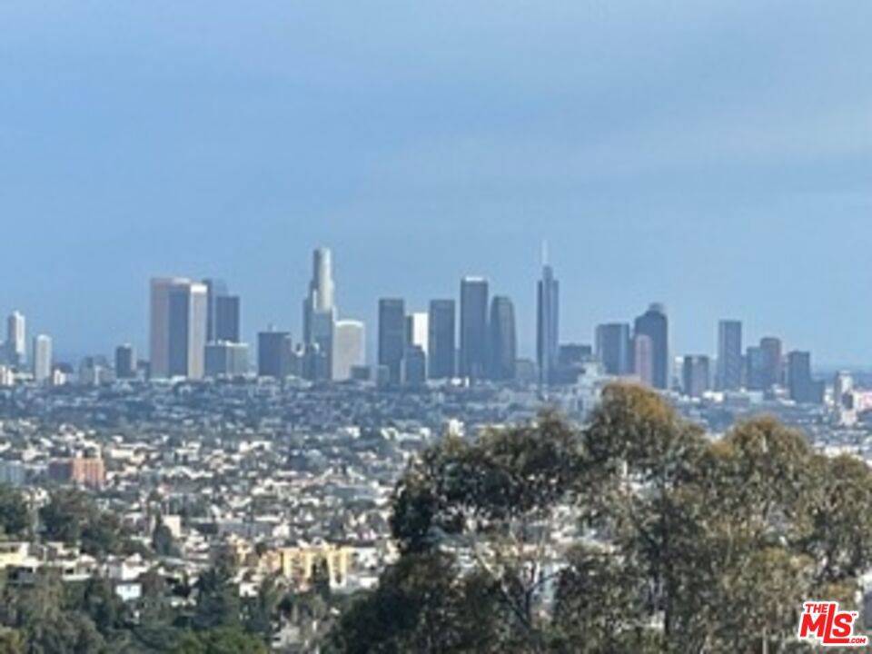 Los Angeles, CA 90068,2630 Creston DR