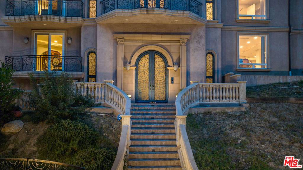 Encino, CA 91316,4533 Grimes PL