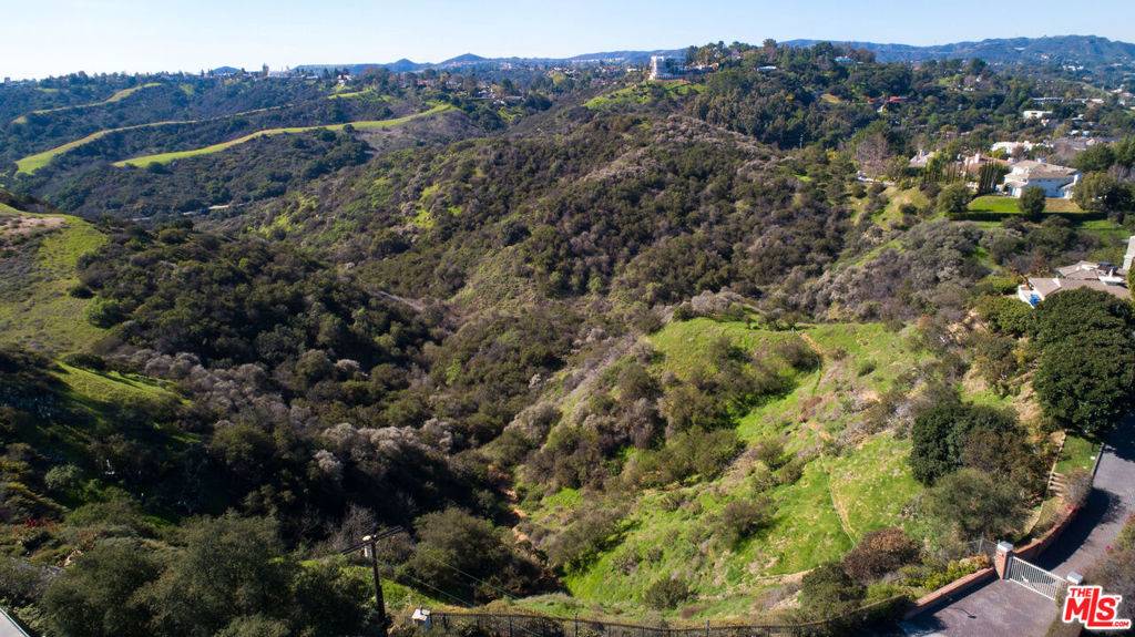 Los Angeles, CA 90077,14730 Mulholland DR