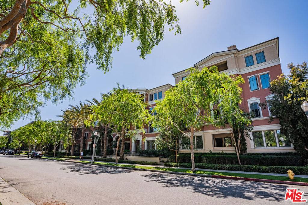 Playa Vista, CA 90094,6241 Crescent Park #101