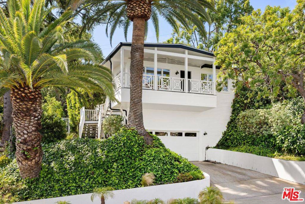 Pacific Palisades, CA 90272,821 Las Lomas AVE