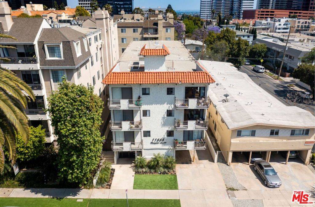 Los Angeles, CA 90049,11666 Mayfield AVE