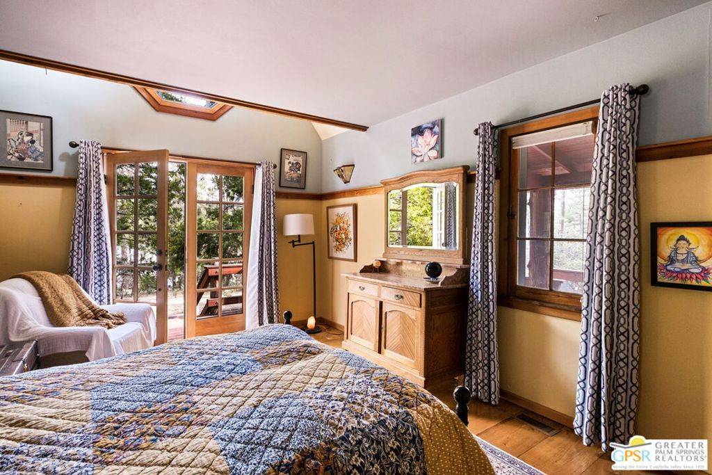 Idyllwild, CA 92549,54700 Pine Crest AVE