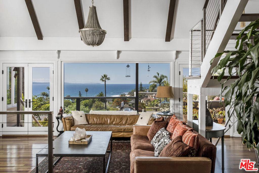 Laguna Beach, CA 92651,739 Manzanita DR