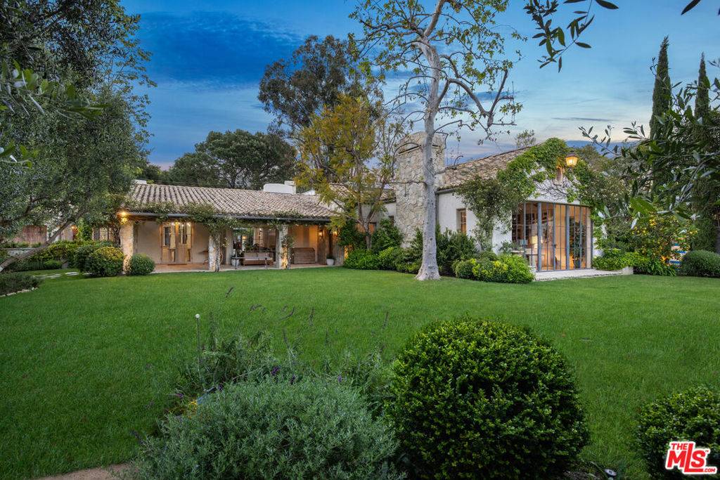 Los Angeles, CA 90049,13233 Riviera Ranch RD