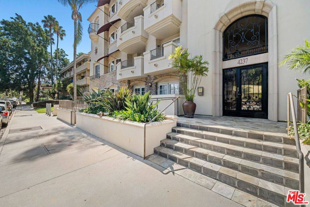 Studio City, CA 91604,4237 Longridge AVE #304