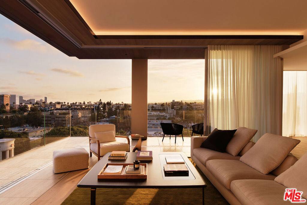 West Hollywood, CA 90048,8899 Beverly #8C