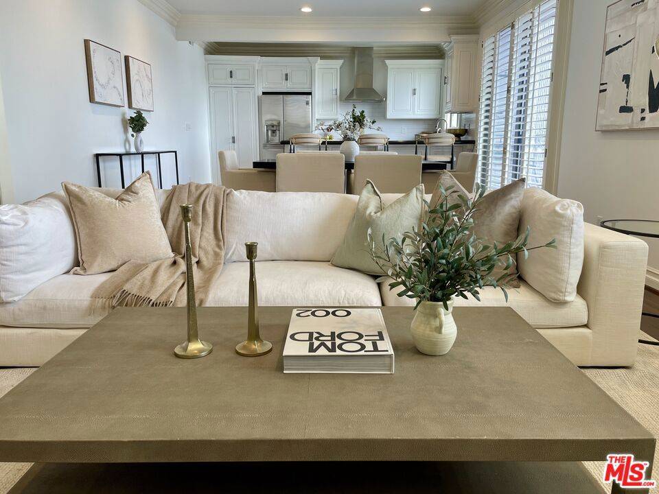 Beverly Hills, CA 90212,152 S Oakhurst DR #302