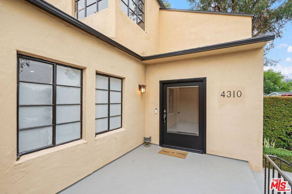 Los Angeles, CA 90027,4310 Cedarhurst CIR