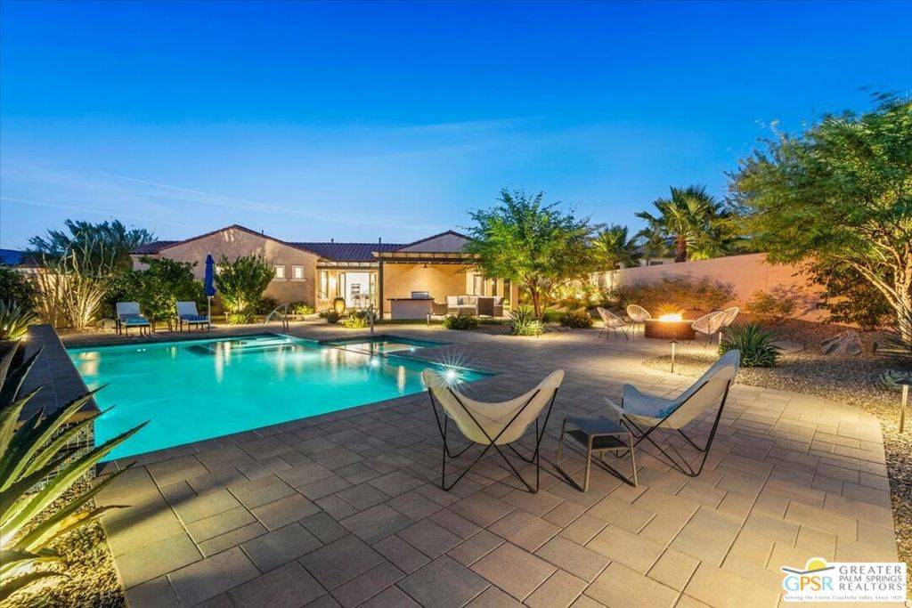 Rancho Mirage, CA 92270,49 Burgundy