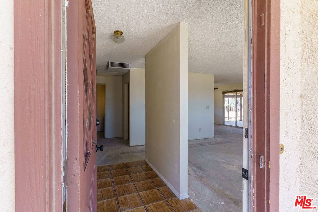 Joshua Tree, CA 92252,60325 Alta Loma DR