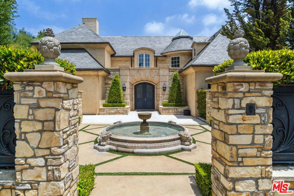 Beverly Hills, CA 90210,952 N Alpine DR