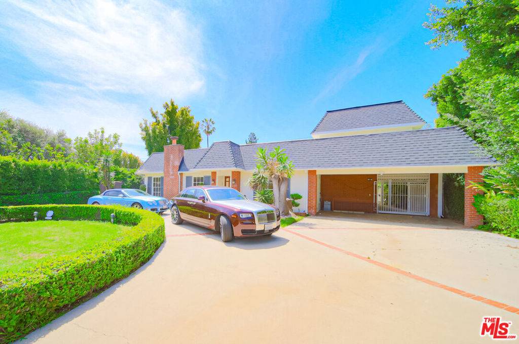 Beverly Hills, CA 90210,525 N Rexford DR