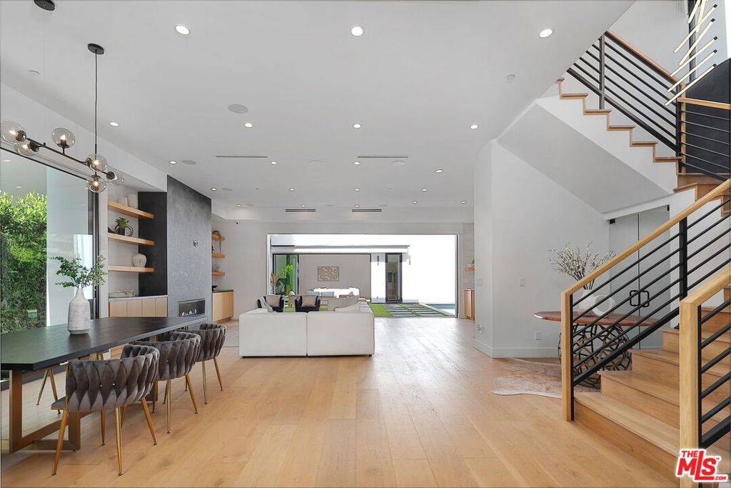 Encino, CA 91436,4952 Haskell AVE