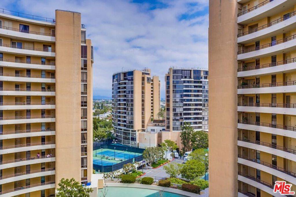 Marina Del Rey, CA 90292,4337 Marina City DR #241