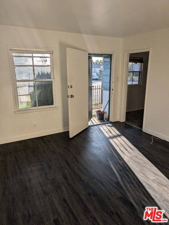 Los Angeles, CA 90003,8464 S Main ST #8464