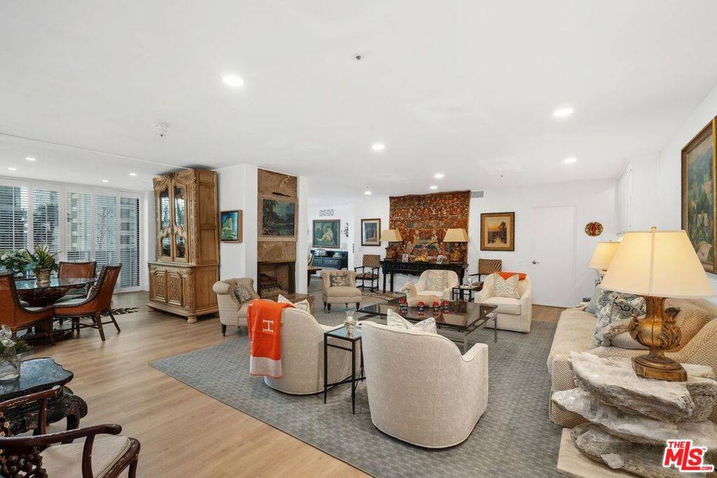 Los Angeles, CA 90024,10375 Wilshire BLVD #3H