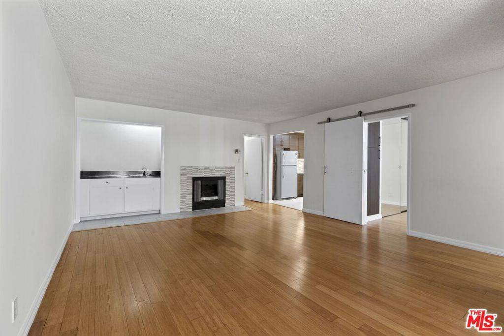 Santa Monica, CA 90403,1033 6TH ST #203