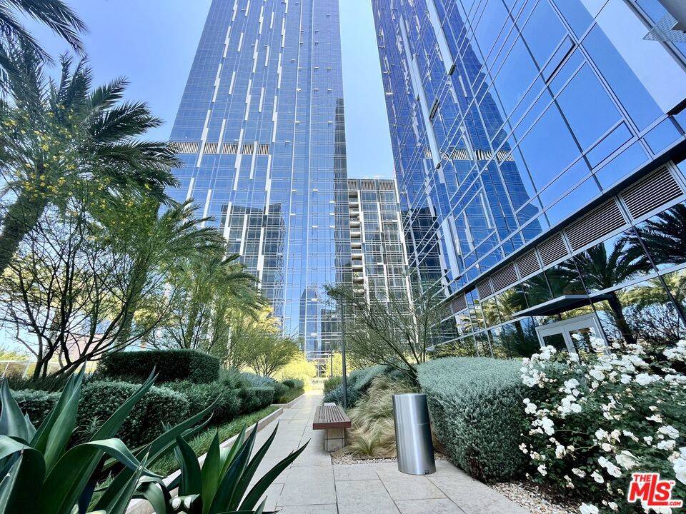 Los Angeles, CA 90017,877 Francisco ST #2210
