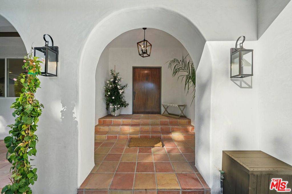 Ojai, CA 93023,431 Montana CIR