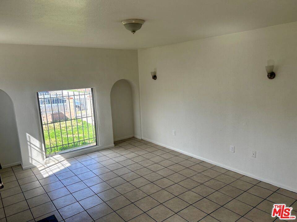 Los Angeles, CA 90044,1260 W 94th ST
