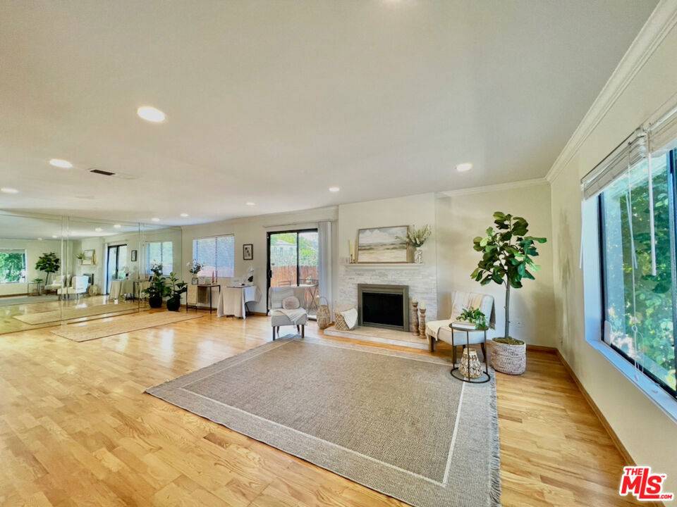 Studio City, CA 91604,4257 Laurel Canyon BLVD #4