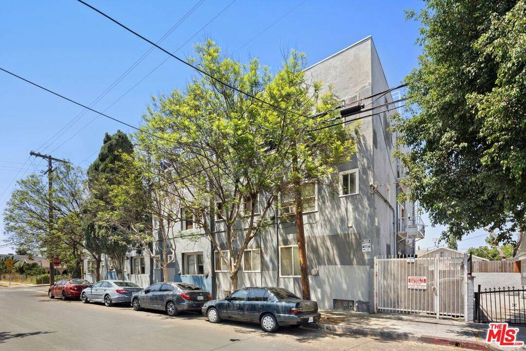 Los Angeles, CA 90029,1000 N Serrano AVE