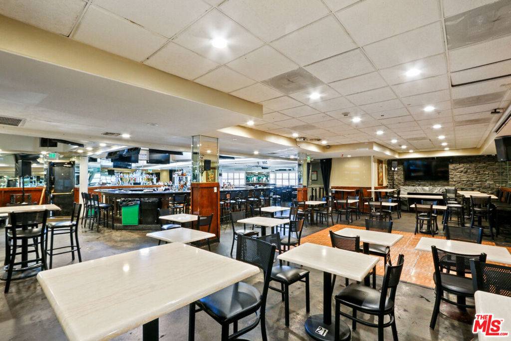 Los Angeles, CA 90045,6835 La Tijera BLVD