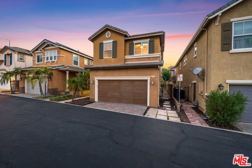 Santa Clarita, CA 91350,28215 Clementine DR