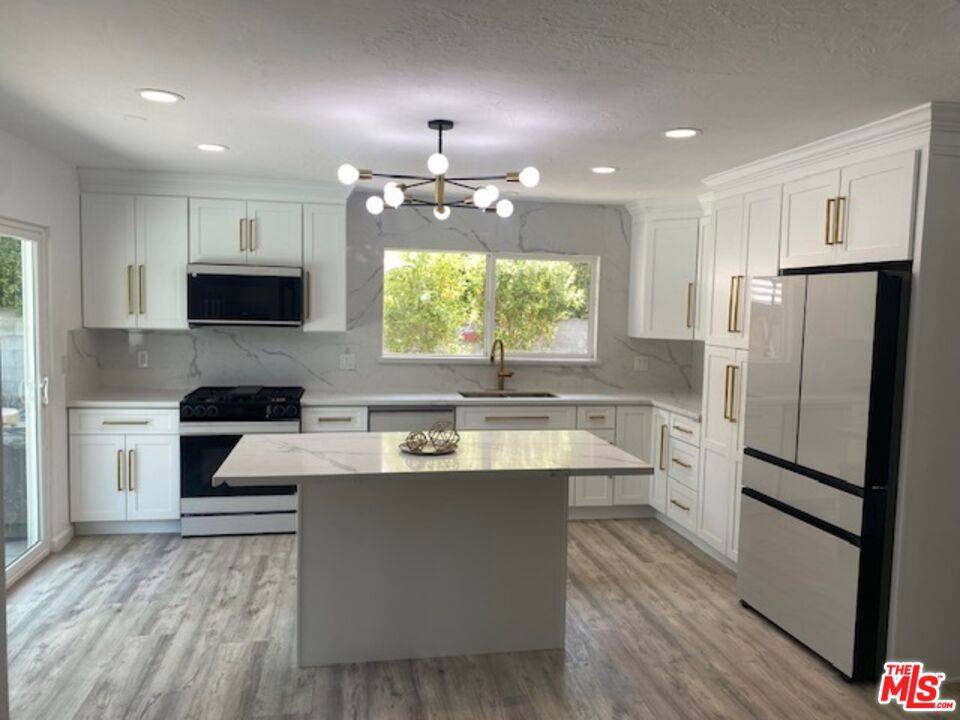 Palm Springs, CA 92264,1585 E Madrona DR