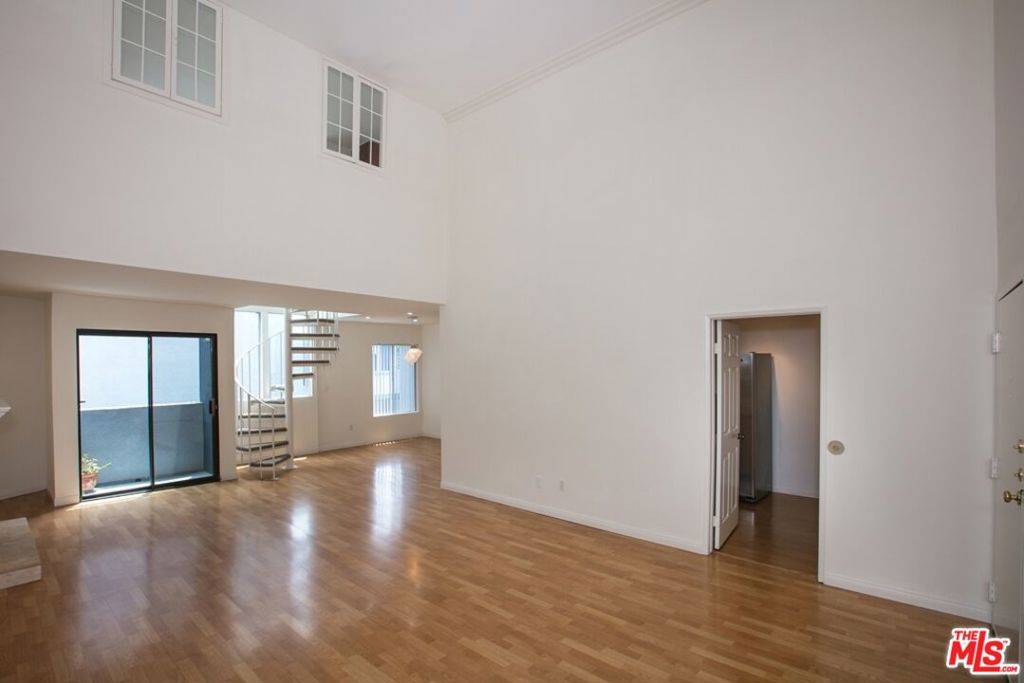 Los Angeles, CA 90068,1940 N Highland AVE #59