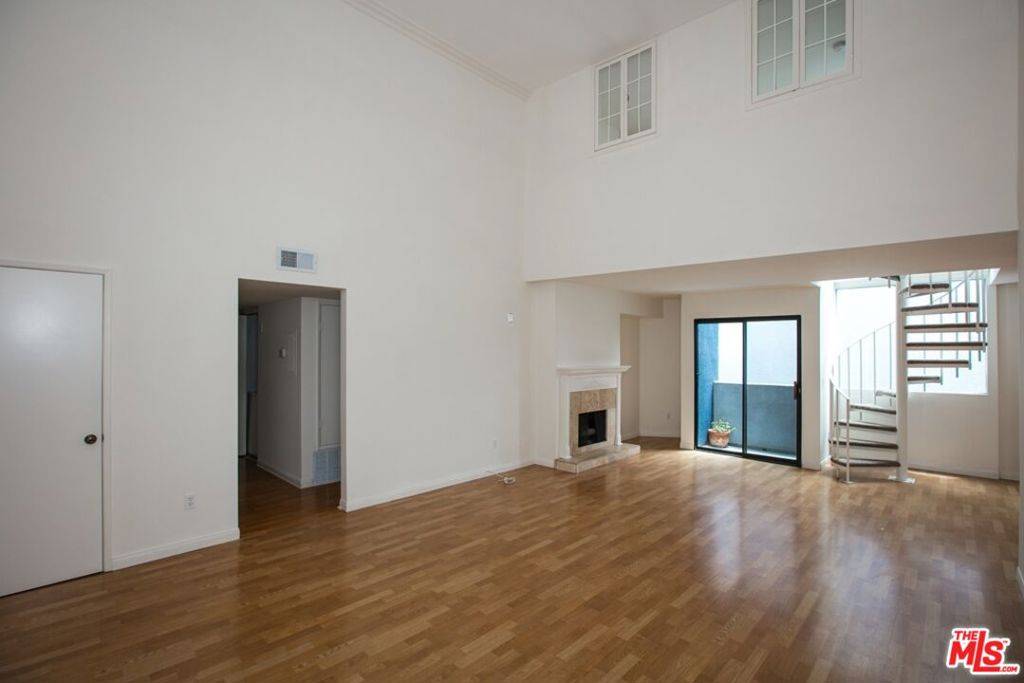 Los Angeles, CA 90068,1940 N Highland AVE #59