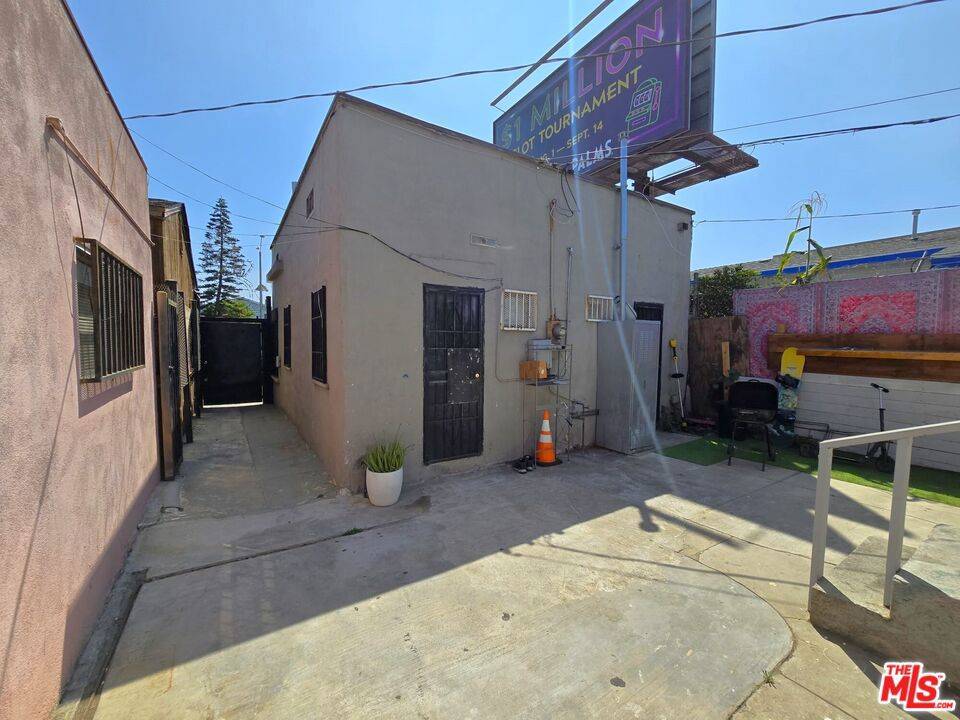 Los Angeles, CA 90044,6553 S Vermont AVE