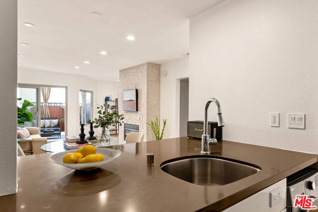 West Hollywood, CA 90048,141 S Clark DR #220