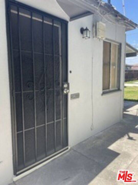 Long Beach, CA 90805,437 E 55th ST