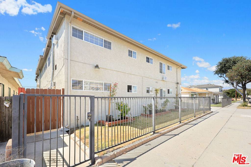 Montebello, CA 90640,233 N 7th ST